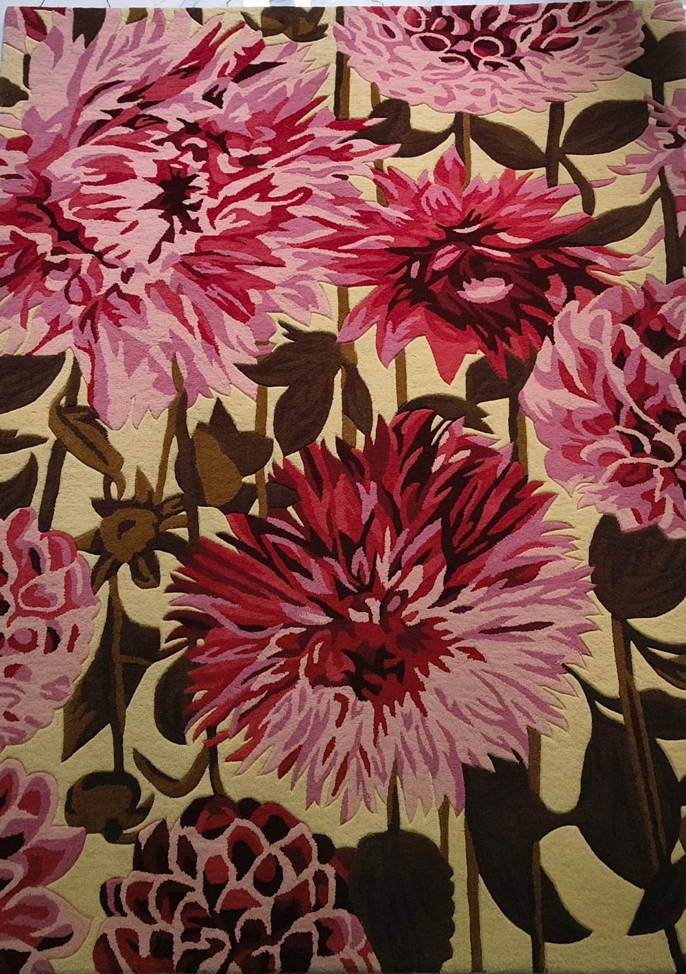 Hand-tufted rug 5