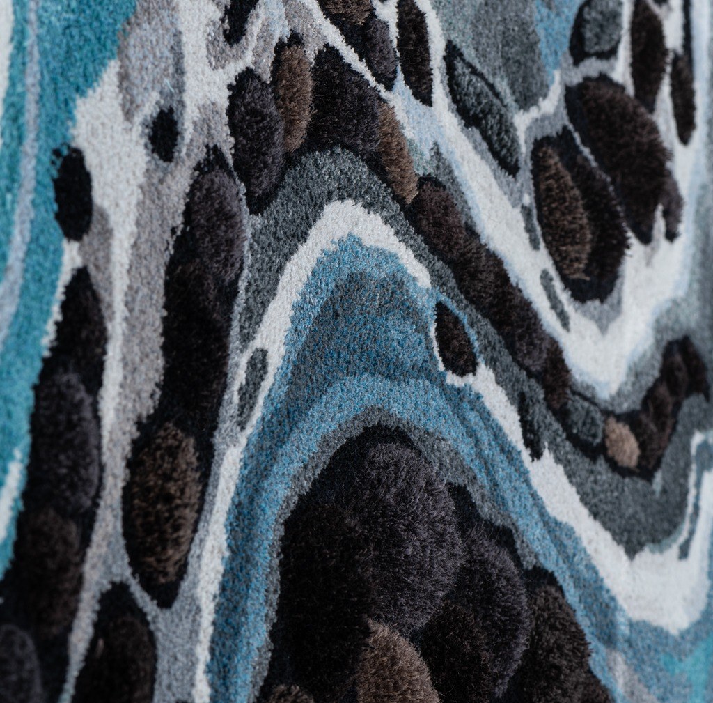 Hand-tufted rug 13